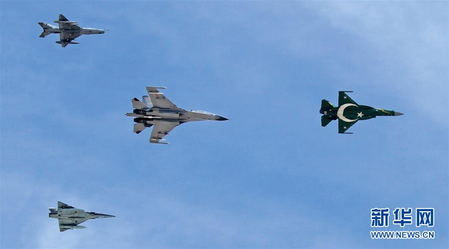 （新華全媒頭條·人民空軍70年·圖文互動）（8）陽光照耀奮飛的航程——黨中央、中央軍委和習(xí)主席關(guān)心人民空軍建設(shè)發(fā)展紀(jì)實