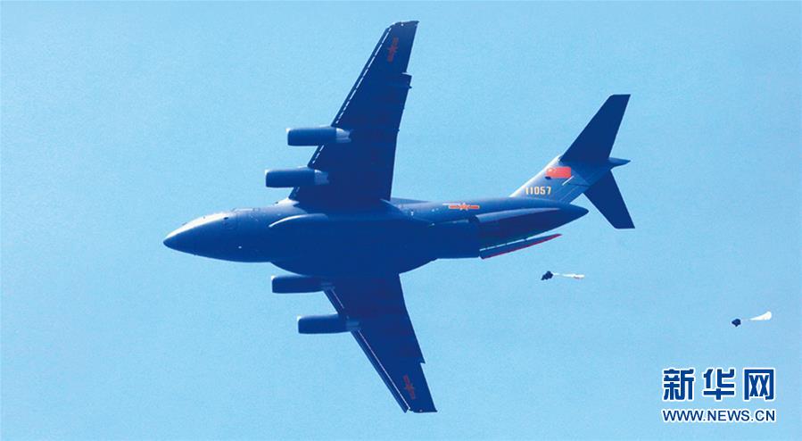 （新華全媒頭條·人民空軍70年·圖文互動）（10）陽光照耀奮飛的航程——黨中央、中央軍委和習(xí)主席關(guān)心人民空軍建設(shè)發(fā)展紀(jì)實