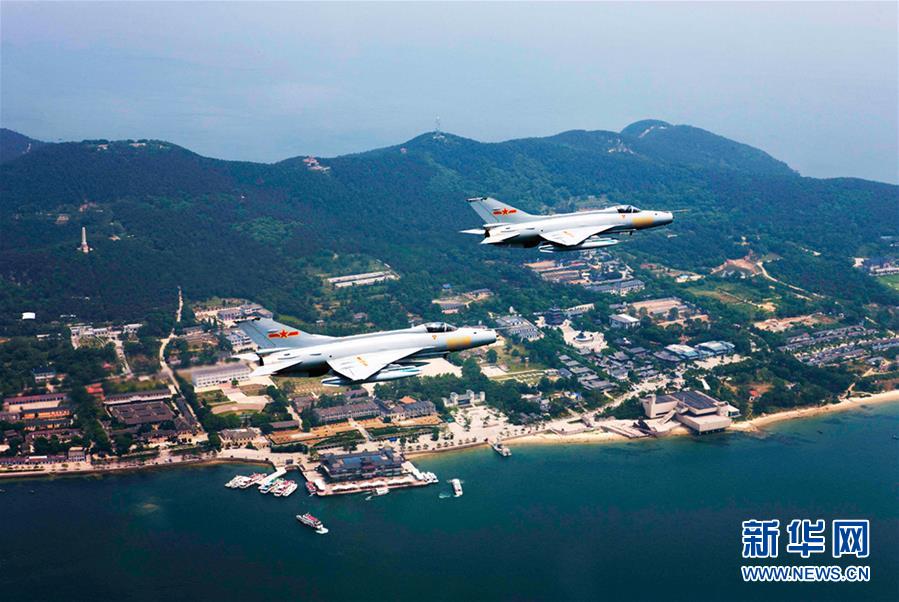 （新華全媒頭條·人民空軍70年·圖文互動）（11）陽光照耀奮飛的航程——黨中央、中央軍委和習(xí)主席關(guān)心人民空軍建設(shè)發(fā)展紀(jì)實