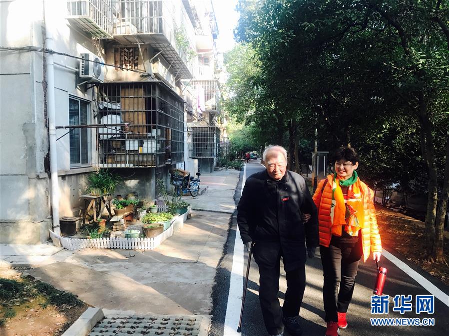 （新華全媒頭條·圖文互動）（8）滄海橫流 信仰彌堅——記共產黨員、湘潭大學九旬教授滄南
