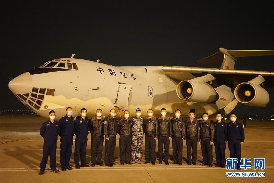 （新型肺炎疫情防控·圖文互動(dòng)）（2）除夕夜，他們這樣出征——空軍軍醫(yī)大學(xué)醫(yī)療隊(duì)出征武漢疫區(qū)見聞