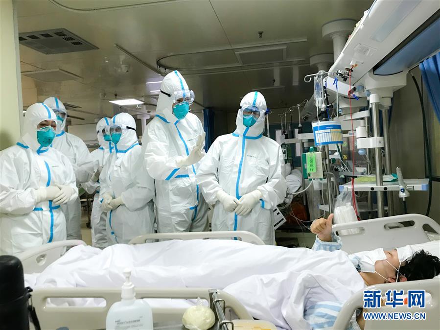（新華全媒頭條·圖文互動）（3）新華社評論員：危難時刻，黨員干部要挺身而出——論堅決打贏疫情防控阻擊戰(zhàn)