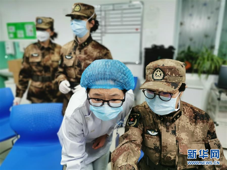 （新華全媒頭條·圖文互動）（7）新華社評論員：危難時刻，黨員干部要挺身而出——論堅決打贏疫情防控阻擊戰(zhàn)