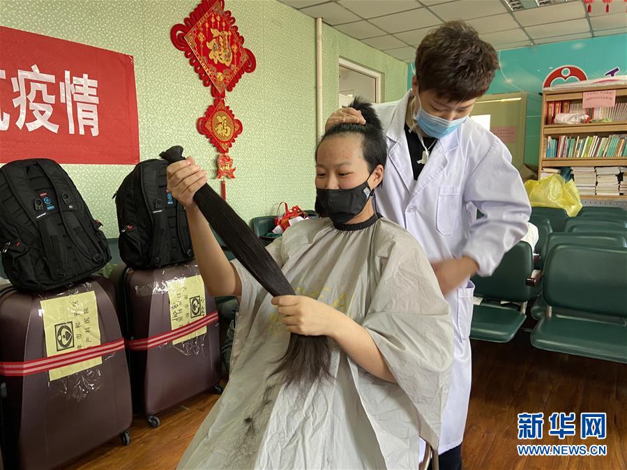 （聚焦疫情防控·圖文互動(dòng)）（1）沖鋒向前，我們義無(wú)反顧——“戰(zhàn)疫”一線(xiàn)醫(yī)護(hù)人員群像