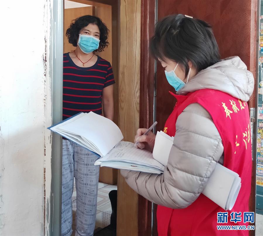 （聚焦疫情防控·圖文互動(dòng)）“標(biāo)兵舉黨旗，跟我一起上”——吉林“小巷總理”戰(zhàn)“疫”記