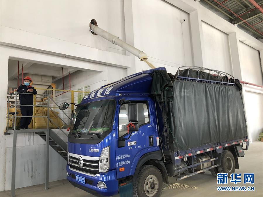 （圖文互動(dòng)）（5）抓好防疫保暢，還管司機(jī)吃飯——廣西欽州保稅港區(qū)服務(wù)企業(yè)復(fù)工見(jiàn)聞
