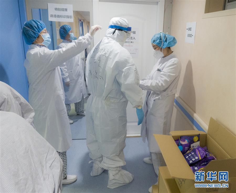 （新華全媒頭條·圖文互動）（4）“與國家同舟，與人民共濟”——新冠肺炎重癥救治同濟醫(yī)院戰(zhàn)“疫”直擊