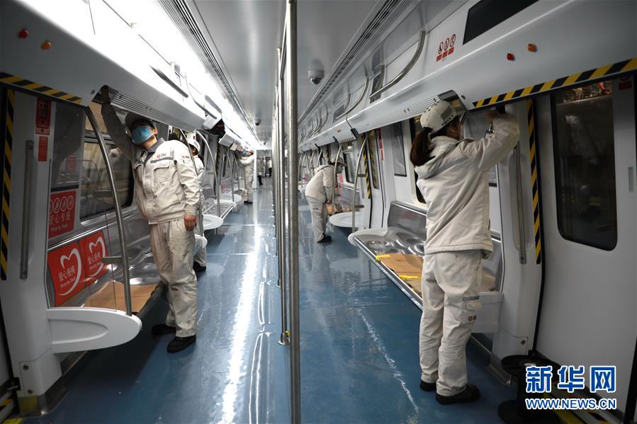 （圖文互動）（3）吃粉擼串，商圈“打卡”，動車出廠——湖南“標簽”復蘇記