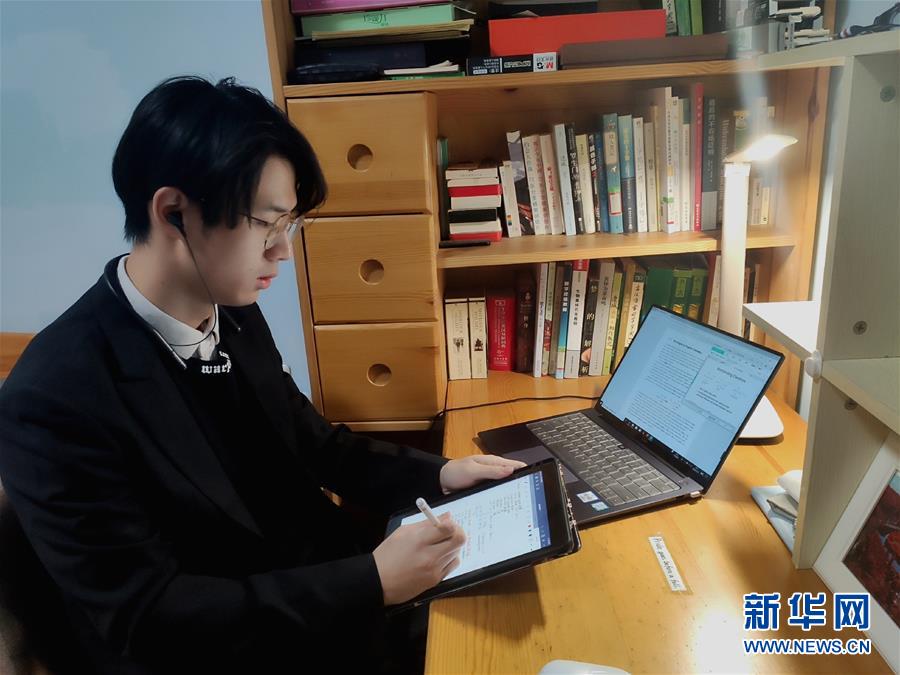 （聚焦疫情防控·圖文互動(dòng)）（3）“相聚在‘云端’，一個(gè)都不能少” ——記疫情下的“開(kāi)學(xué)第一課”
