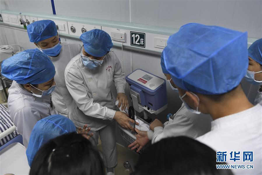 （圖文互動）（1）“你們逆行，我們護航”——廣西關愛一線醫(yī)務工作者見聞 