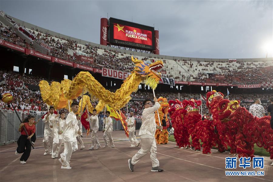 （新華全媒頭條·圖文互動(dòng)）（7）聽(tīng)，人類命運(yùn)共同體的大合唱——中國(guó)同國(guó)際社會(huì)攜手抗擊新冠肺炎疫情述評(píng)