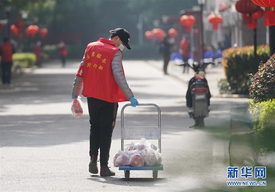 （新華全媒頭條·圖文互動）（11）一鼓作氣，不勝不休！——寫在疫情防控阻擊戰(zhàn)的關鍵時刻