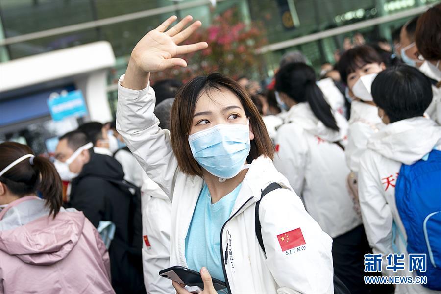 （新華全媒頭條·圖文互動(dòng)）（4）最美逆行者，武漢永遠(yuǎn)記得你！——首批援鄂醫(yī)療隊(duì)返程紀(jì)實(shí)