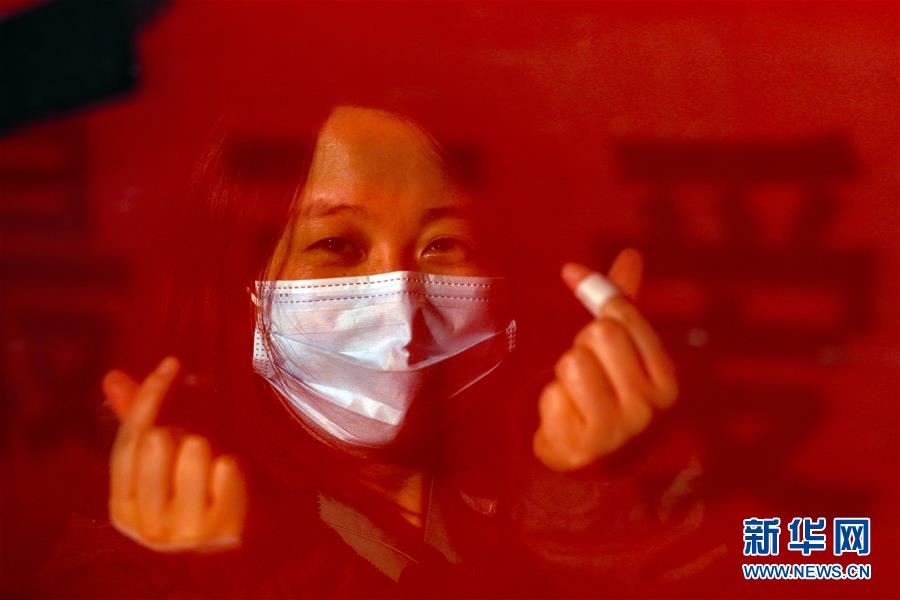 （新華全媒頭條·圖文互動(dòng)）（5）最美逆行者，武漢永遠(yuǎn)記得你！——首批援鄂醫(yī)療隊(duì)返程紀(jì)實(shí)