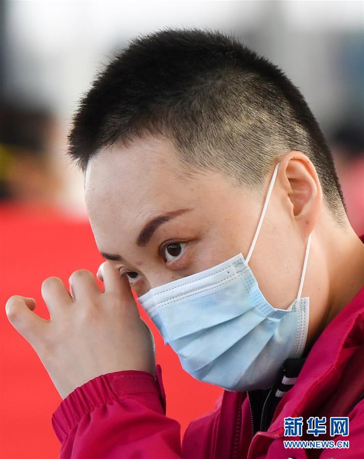 （新華全媒頭條·圖文互動(dòng)）（11）最美逆行者，武漢永遠(yuǎn)記得你！——首批援鄂醫(yī)療隊(duì)返程紀(jì)實(shí)