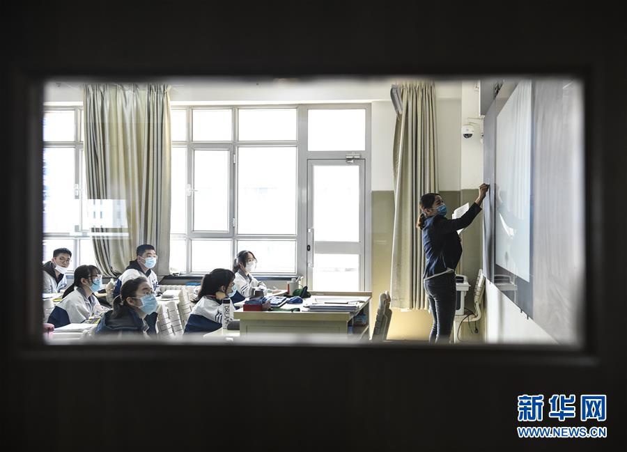 （圖文互動）（10）“早”安同學，“早”安老師！——新疆初高中畢業(yè)班復課一周回訪見聞