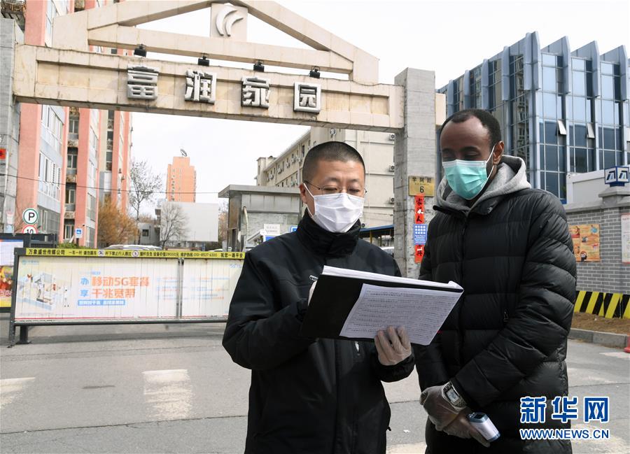 （習(xí)近平致敬的戰(zhàn)“疫”英雄·志愿者篇·圖文互動(dòng)）（10）他們，微光成炬照征程
