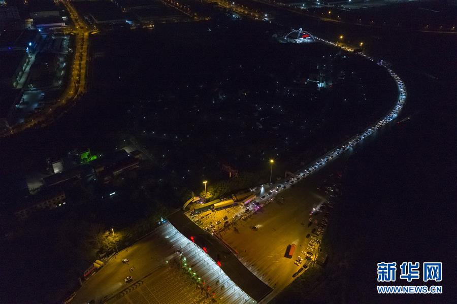 （新華全媒頭條·圖文互動）（14）上下同心，守望相助——中國抗疫眾志成城的生動實(shí)踐