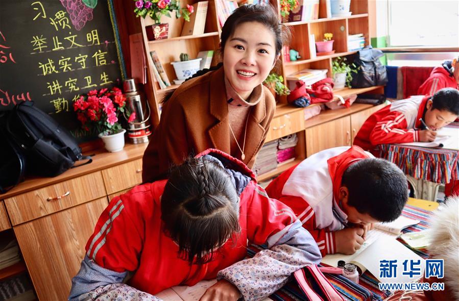 （在習(xí)近平新時(shí)代中國(guó)特色社會(huì)主義思想指引下——新時(shí)代新作為新篇章·習(xí)近平總書記關(guān)切事·圖文互動(dòng)）（4）青春的顏色是什么？