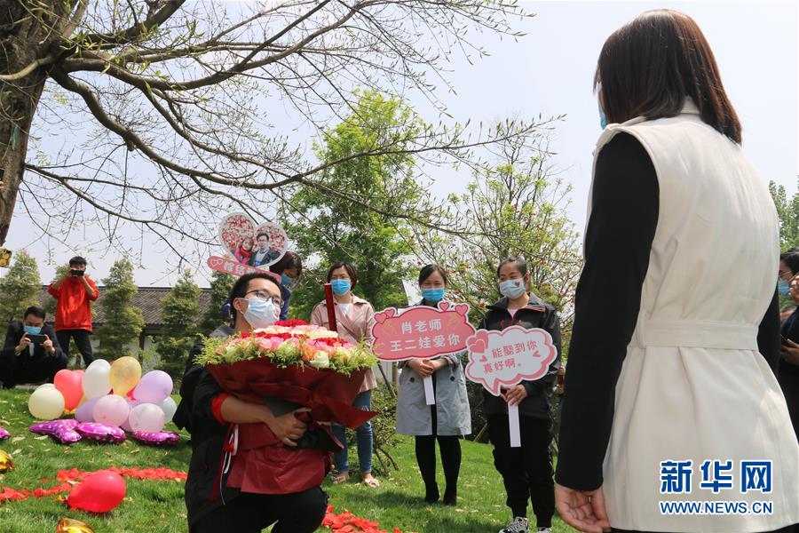 （新華全媒頭條·圖文互動）（13）“我看不見你的樣子，但我知道你是誰”——寫在國際護士節(jié)來臨之際