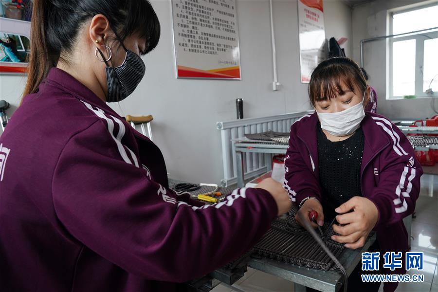 （在習(xí)近平新時(shí)代中國(guó)特色社會(huì)主義思想指引下——新時(shí)代新作為新篇章·習(xí)近平總書(shū)記關(guān)切事·圖文互動(dòng)）（1）助你飛翔，擁抱陽(yáng)光——助力殘疾人脫貧攻堅(jiān)故事