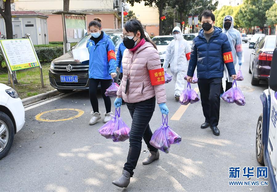 （新華全媒頭條·圖文互動）（10）“始終把人民群眾生命安全和身體健康放在第一位”——中國抗疫彰顯“生命至上、人民至上”理念