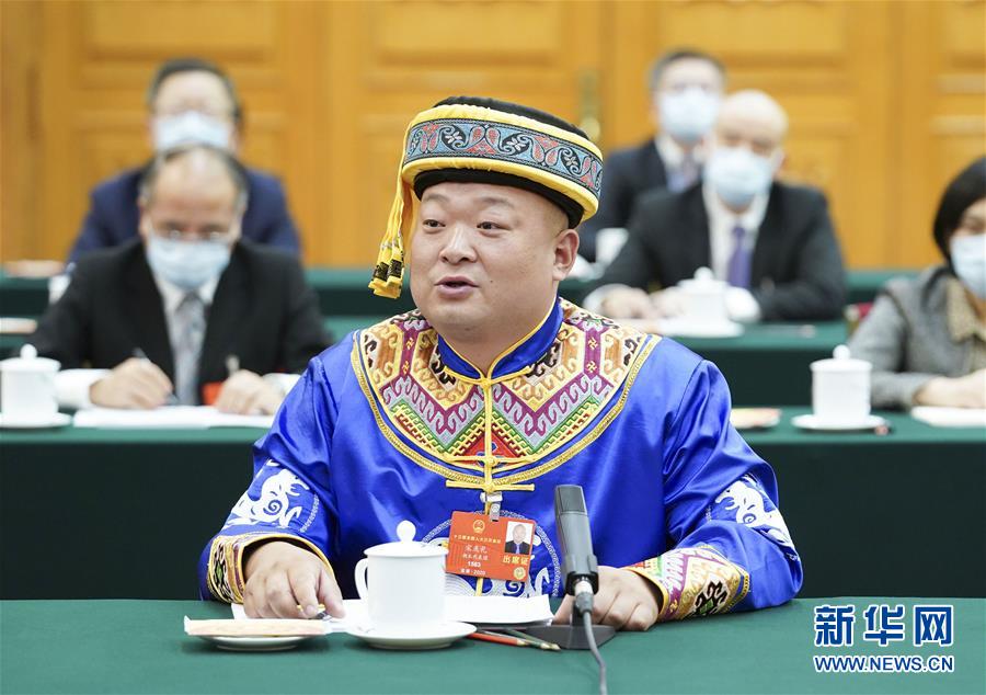 （新華全媒頭條·圖文互動(dòng)）（8）從人民中汲取磅礴力量——習(xí)近平總書記同出席2020年全國(guó)兩會(huì)人大代表、政協(xié)委員共商國(guó)是紀(jì)實(shí)