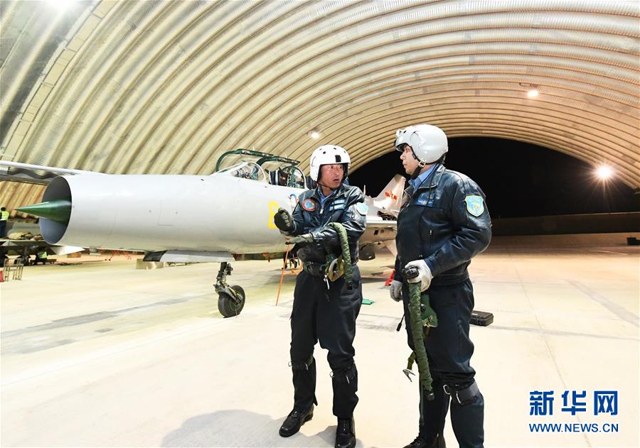 （圖文互動(dòng)）（5）5290小時(shí)！中國空軍殲擊機(jī)飛行紀(jì)錄保持者光榮停飛