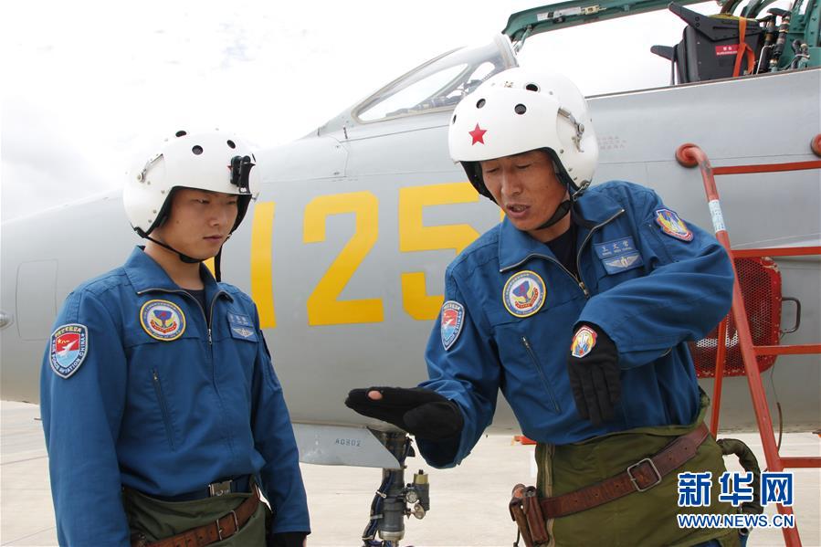 （圖文互動(dòng)）（6）5290小時(shí)！中國空軍殲擊機(jī)飛行紀(jì)錄保持者光榮停飛