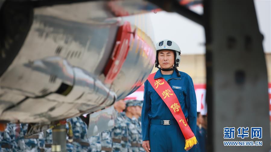 （圖文互動(dòng)）（7）5290小時(shí)！中國空軍殲擊機(jī)飛行紀(jì)錄保持者光榮停飛
