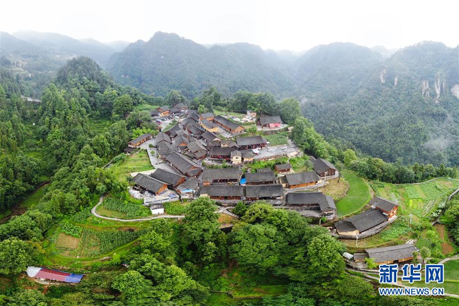 （新華全媒頭條·走向我們的小康生活·圖文互動）（7）那山，那人，那苗寨——十八洞村三代人的奮斗史