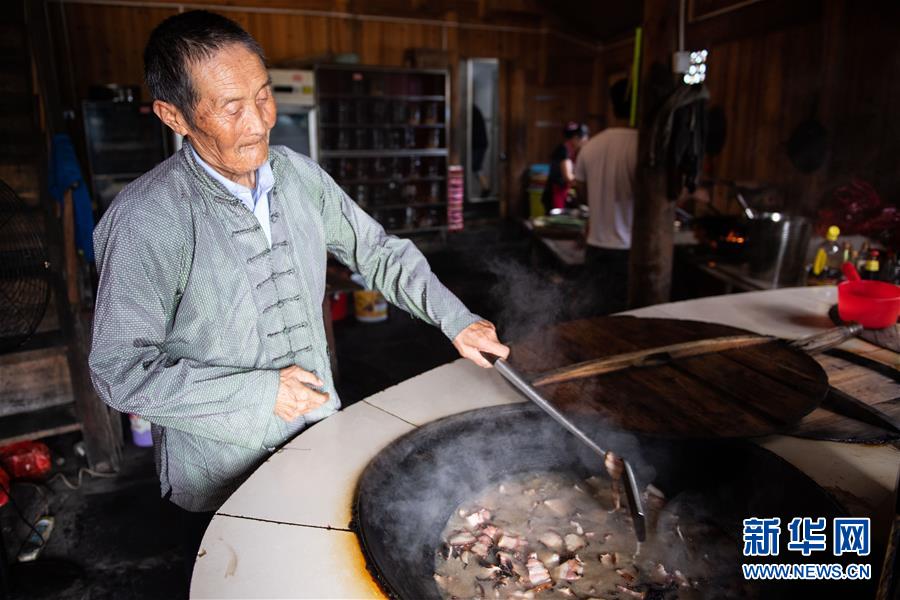 （新華全媒頭條·走向我們的小康生活·圖文互動）（8）那山，那人，那苗寨——十八洞村三代人的奮斗史