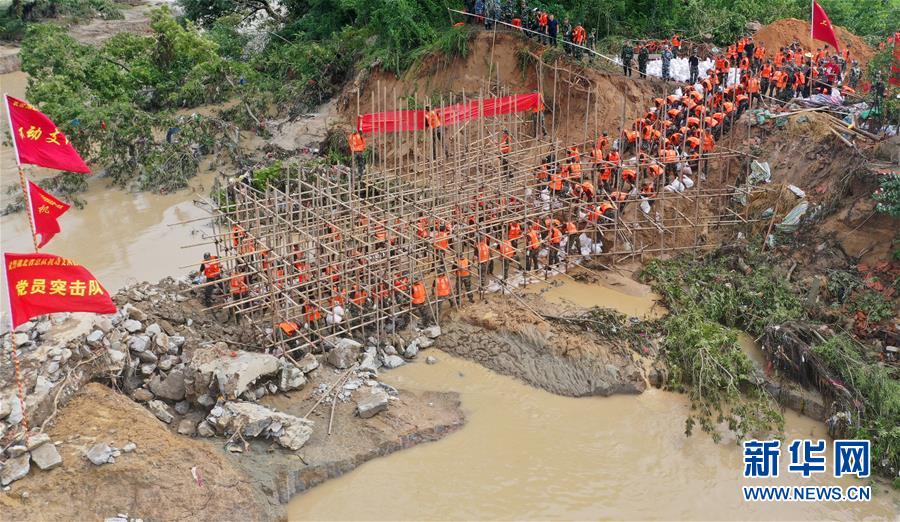 （防汛抗洪·圖文互動）（10）洪水不退，子弟兵誓死不退——解放軍和武警部隊官兵參與洪澇災害搶險救援記事