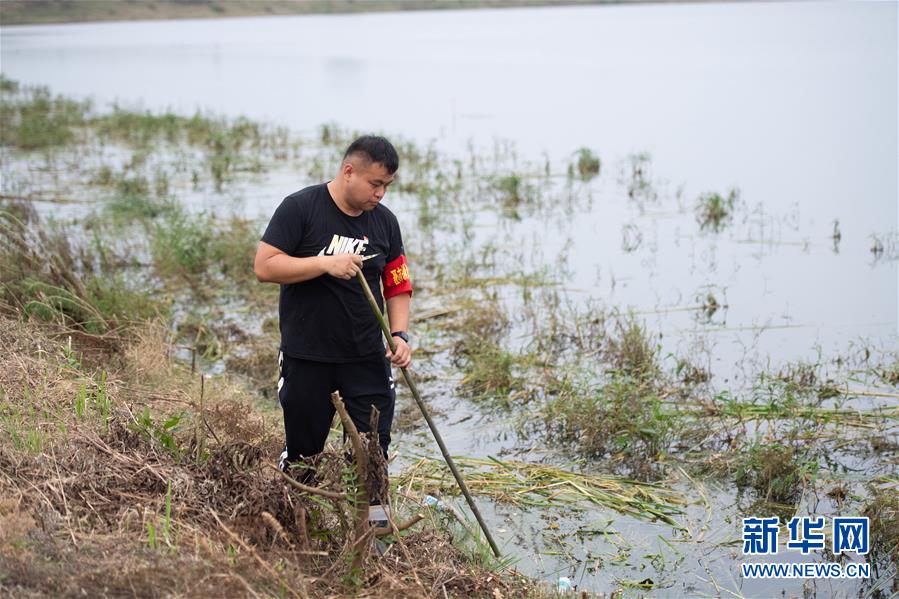 （防汛抗洪·圖文互動）（2）在大堤上成長，為人民守護——洪水中的青年“生力軍”