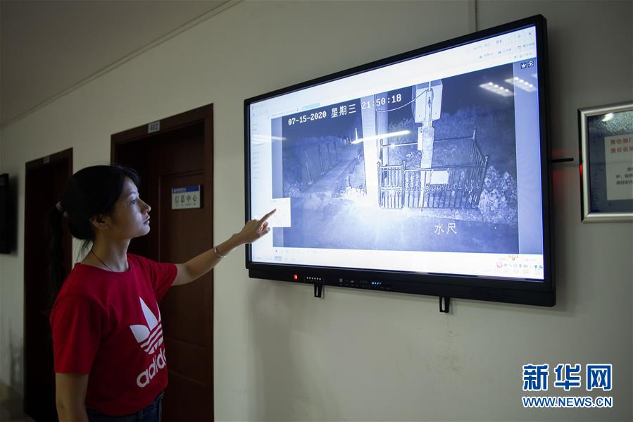 （防汛抗洪·圖文互動）（5）在大堤上成長，為人民守護——洪水中的青年“生力軍”