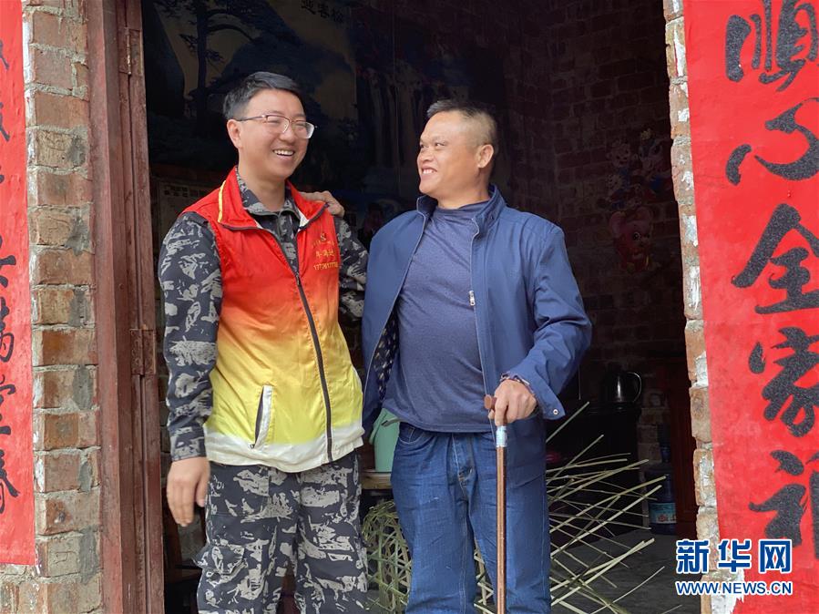 （在習(xí)近平新時(shí)代中國(guó)特色社會(huì)主義思想指引下——新時(shí)代新作為新篇章·習(xí)近平總書(shū)記關(guān)切事·圖文互動(dòng)）（4）青春做伴，西部放歌——走近扎根西部建設(shè)邊疆的大學(xué)生們