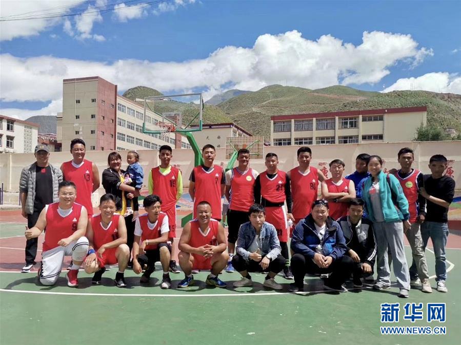 （在習(xí)近平新時(shí)代中國(guó)特色社會(huì)主義思想指引下——新時(shí)代新作為新篇章·習(xí)近平總書(shū)記關(guān)切事·圖文互動(dòng)）（2）青春做伴，西部放歌——走近扎根西部建設(shè)邊疆的大學(xué)生們