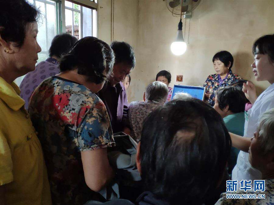 （總書記推動的改革身邊事·醫(yī)療改革篇·圖文互動）（2）特寫：“坐堂醫(yī)生”變身“健康管家”——一個(gè)鄉(xiāng)鎮(zhèn)家庭醫(yī)生團(tuán)隊(duì)的診療記錄