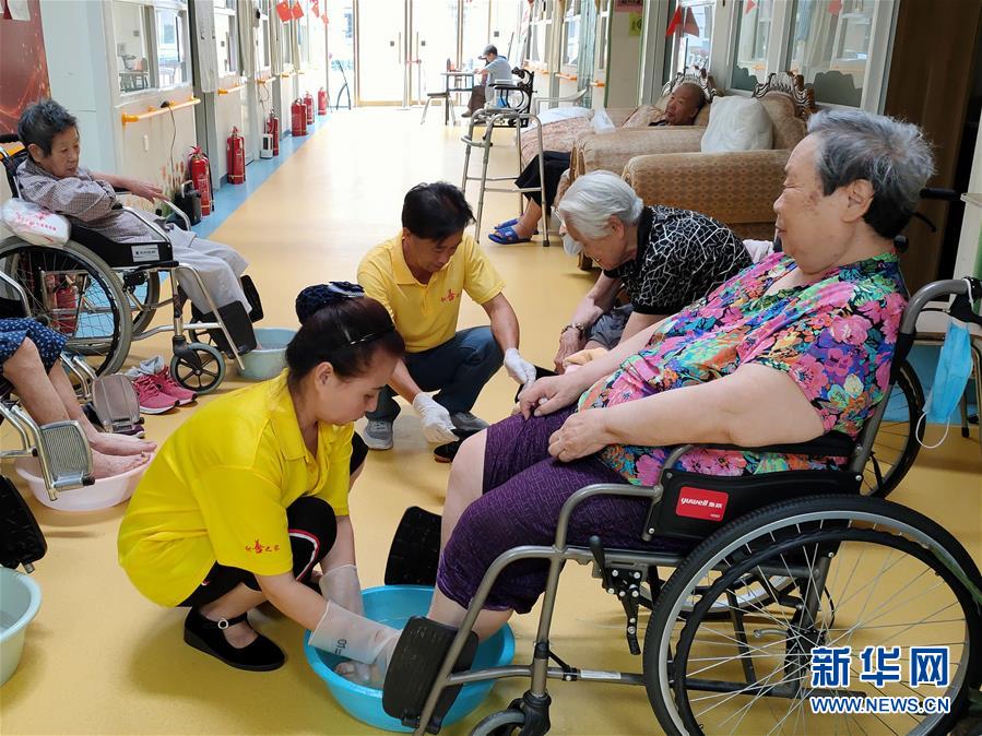 （走向我們的小康生活·圖文互動(dòng)）（3）北京“老有所養(yǎng)”的床邊、身邊、周邊事