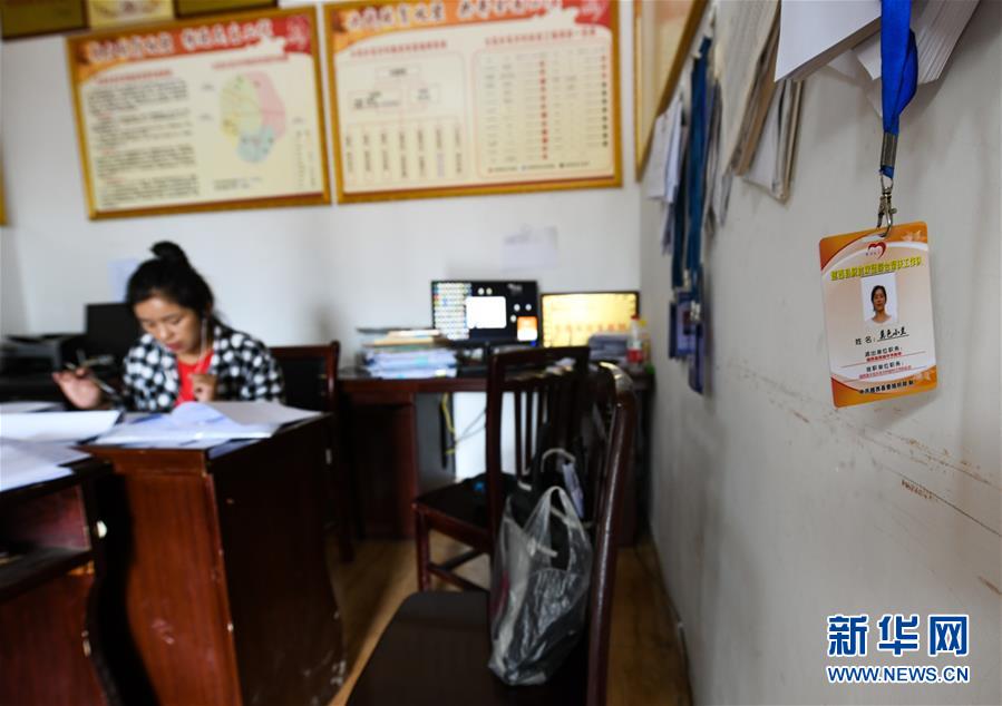 （熱點鮮報·圖文互動）（4）為了大涼山的下一代，她奔赴在助學(xué)路上