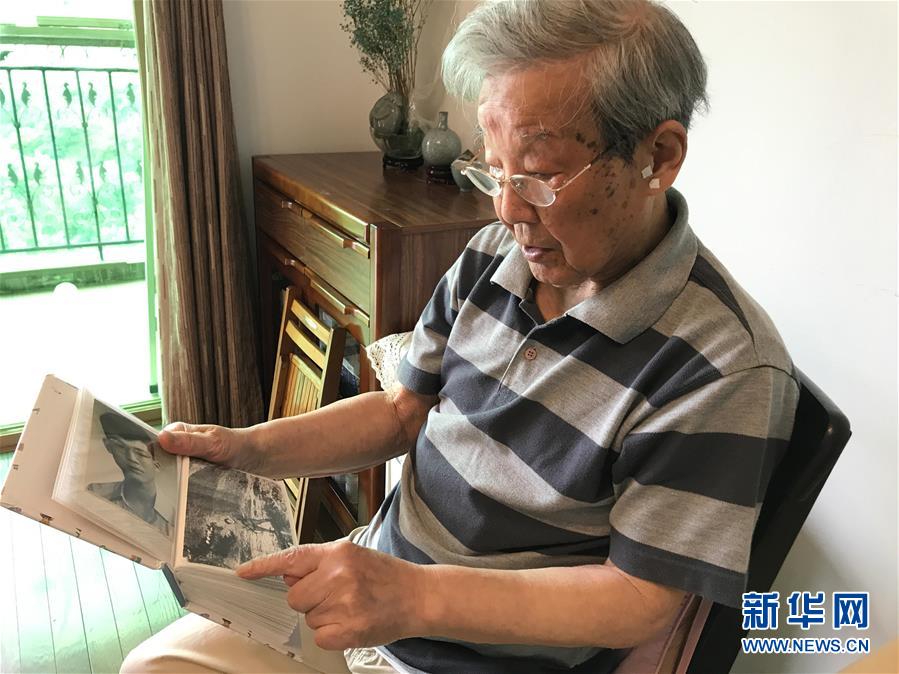 （紀(jì)念抗美援朝70周年·圖文互動）戰(zhàn)地金達(dá)萊，花兒為誰開？——記志愿軍老戰(zhàn)士文工隊員任紅舉