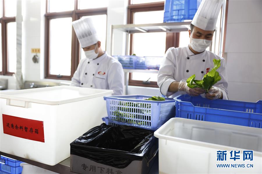 （時(shí)政）（5）黨的十九屆五中全會(huì)厲行節(jié)約反對餐飲浪費(fèi)見聞