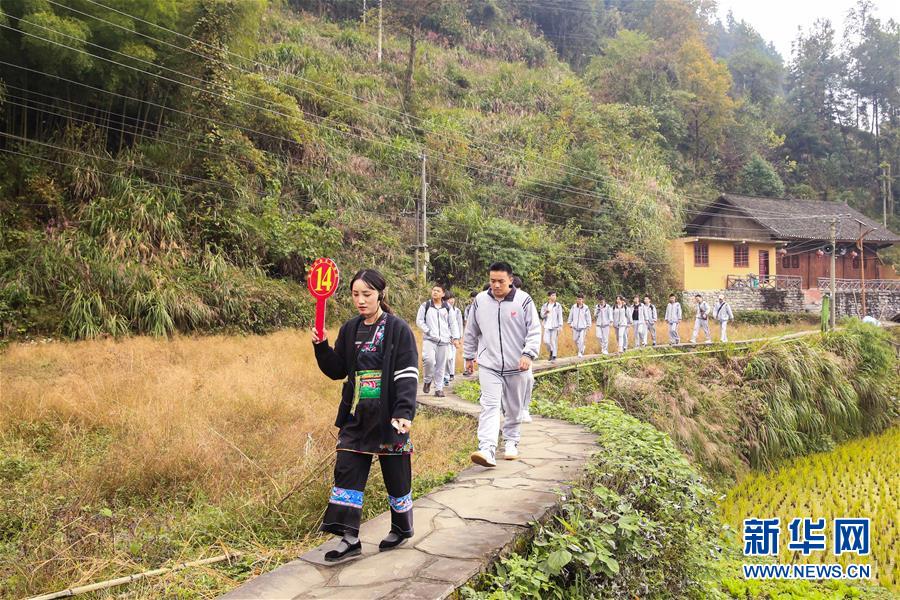（在習近平新時代中國特色社會主義思想指引下——新時代新作為新篇章·習近平總書記關切事·圖文互動）（3）精準扶貧7年，十八洞村“長”出10余種新職業(yè)