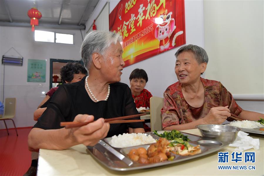 （新華全媒頭條·圖文互動）（11）歷史交匯點上的宏偉藍圖——《中共中央關(guān)于制定國民經(jīng)濟和社會發(fā)展第十四個五年規(guī)劃和二〇三五年遠景目標(biāo)的建議》誕生記