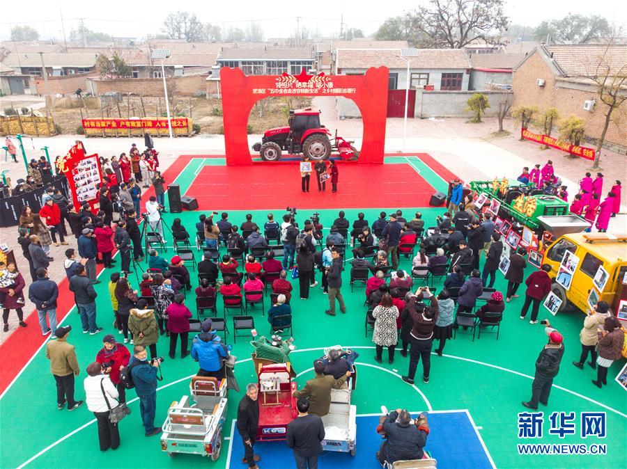 （五中全會精神在基層·圖文互動）（1）天津、福建、廣東、云南等地創(chuàng)新形式讓黨的十九屆五中全會精神“飛入尋常百姓家”