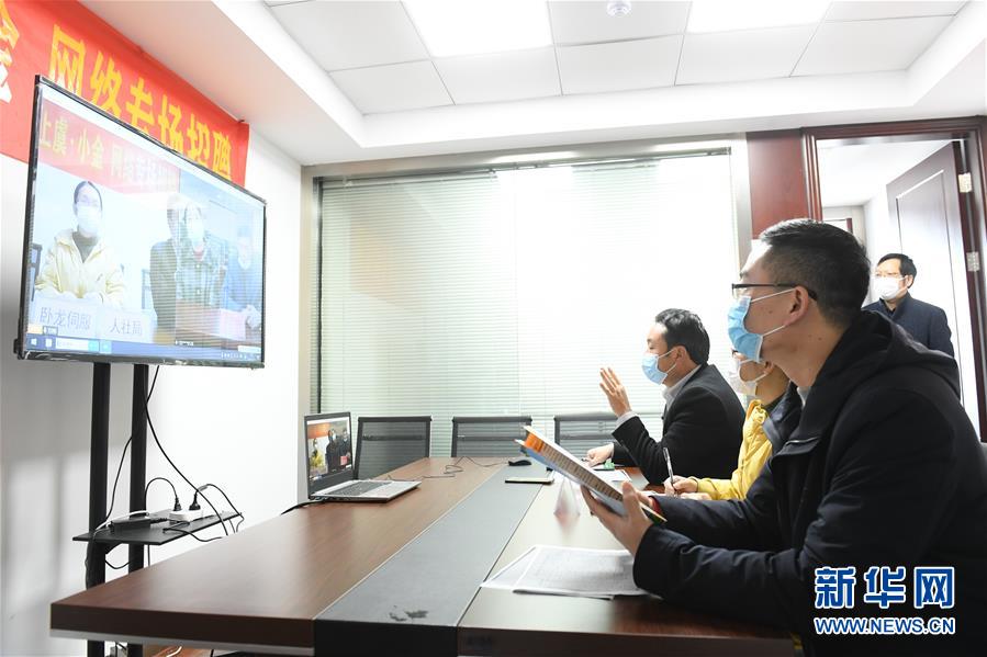 （新華全媒頭條·圖文互動(dòng)）（18）從人民中汲取磅礴力量——習(xí)近平總書(shū)記同出席2020年全國(guó)兩會(huì)人大代表、政協(xié)委員共商國(guó)是紀(jì)實(shí)