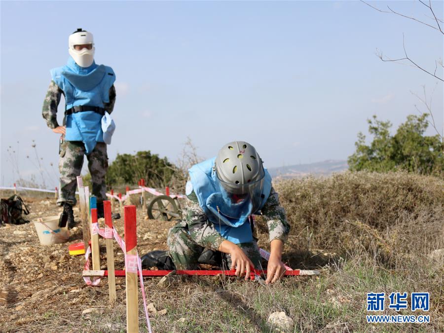 （新華全媒頭條·圖文互動(dòng)）（12）沿著中國(guó)特色強(qiáng)軍之路闊步前進(jìn)——黨中央、中央軍委領(lǐng)導(dǎo)推進(jìn)國(guó)防和軍隊(duì)建設(shè)70年紀(jì)實(shí)