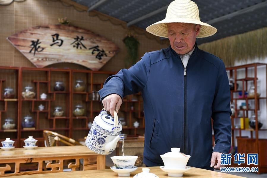 （新華全媒頭條·圖文互動(dòng)）（5）初夏，循著總書記的腳步探訪產(chǎn)業(yè)扶貧新事