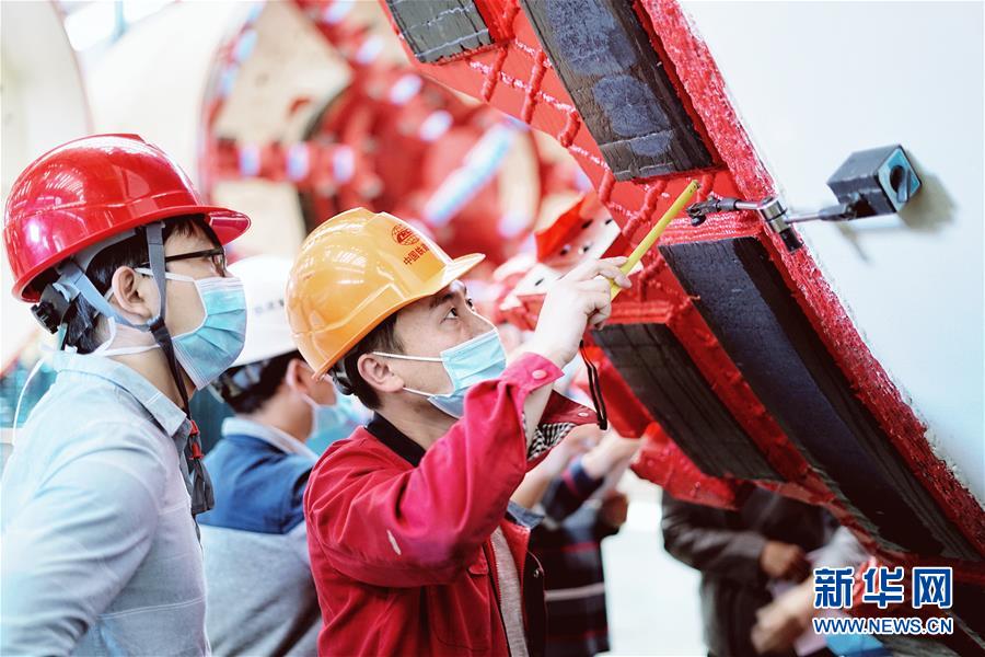 （在習(xí)近平新時(shí)代中國特色社會(huì)主義思想指引下——新時(shí)代新作為新篇章·習(xí)近平總書記關(guān)切事·圖文互動(dòng)）（1）最有力的支撐，最堅(jiān)決的攀登——記錄奮戰(zhàn)在復(fù)工復(fù)產(chǎn)一線的科技工作者