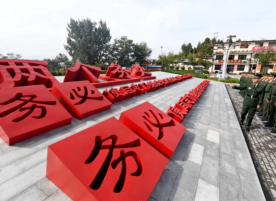 全面從嚴治黨，以更高能力和水平引領新時代